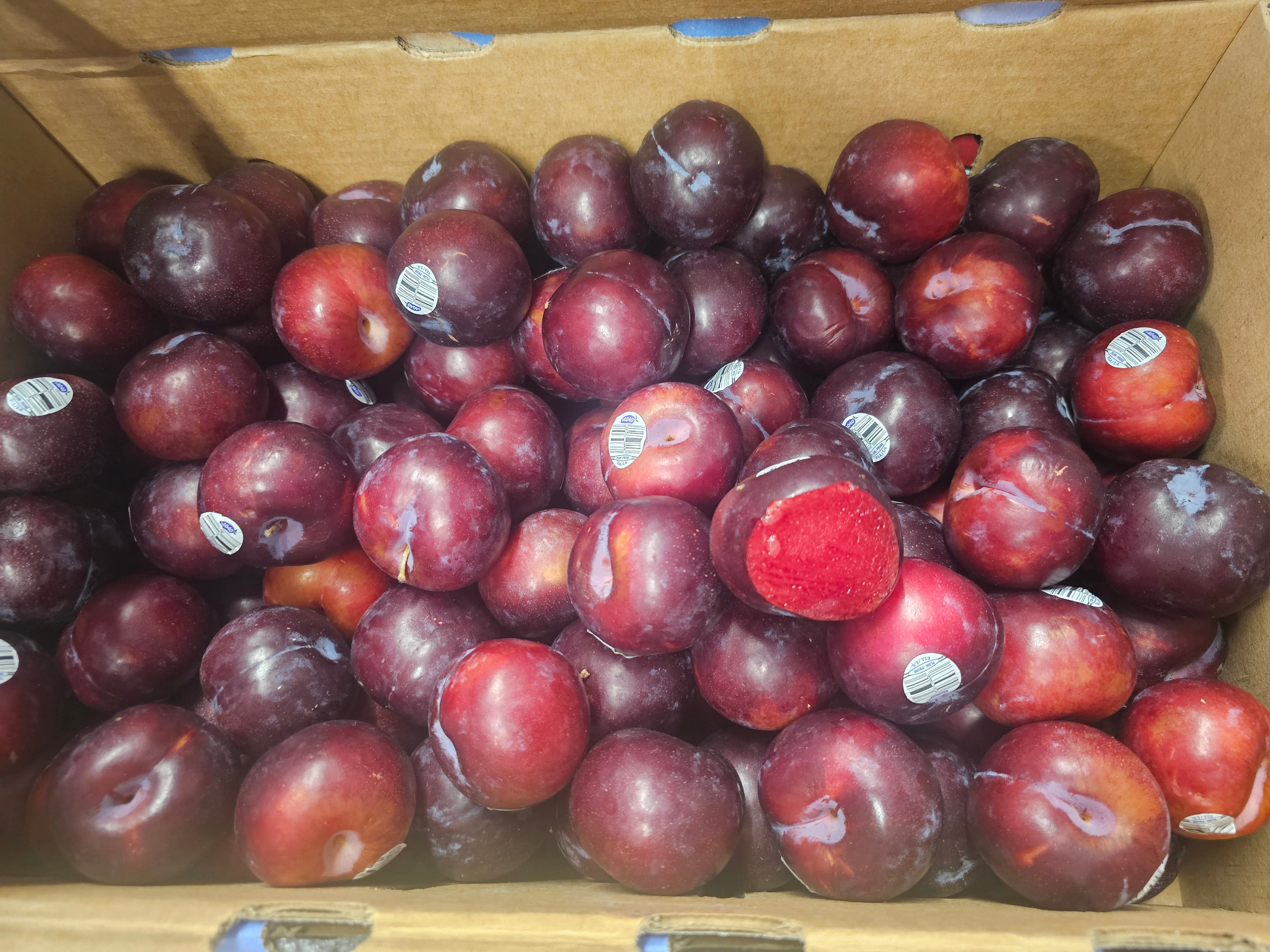 Plums, Black - 28lb box